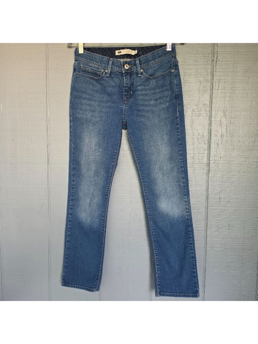 Levi’s 525 Perfect Waist Straight Leg Jeans Size 8P Petite Medium Wash Denim